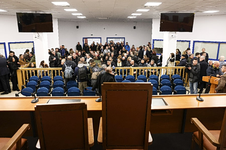 Δίκη για τα Τέμπη: Αυστηρά μέτρα και καθολικός έλεγχος στην είσοδο – Η διάταξη της Προέδρου