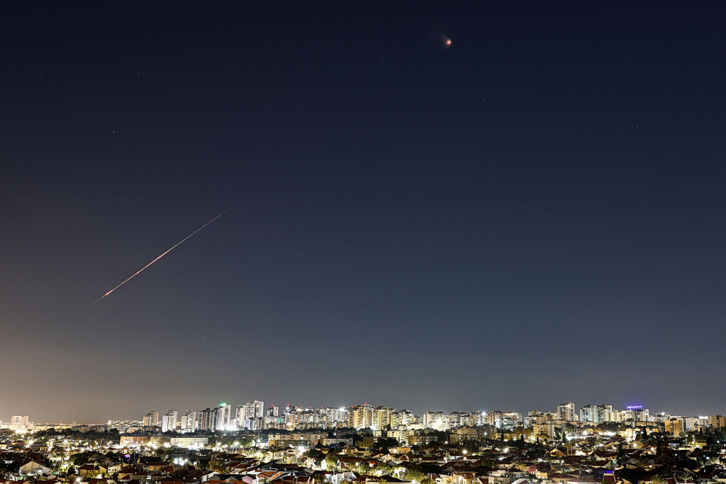 Ιράν: Πόλεμος χωρίς φρένο – Κλιμάκωση, πολιτικές ανατροπές και πανικός για οικονομία