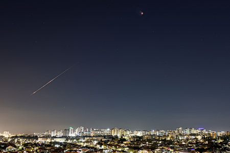 Ιράν: Πόλεμος χωρίς φρένο – Κλιμάκωση, πολιτικές ανατροπές και πανικός για οικονομία