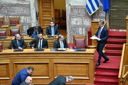 Βουλή: Για επιστολική ψήφο στους απόδημους και Μέση Ανατολή η ομιλία Μητσοτάκη