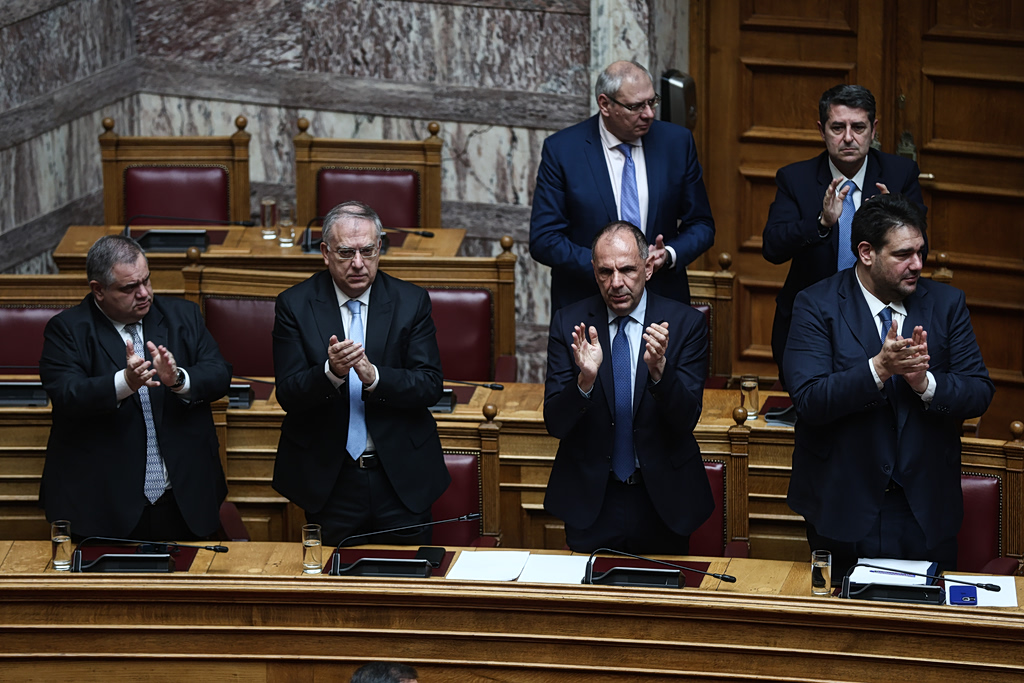 Βουλή: Με 201 ψήφους, οι απόδημοι θα ψηφίζουν με επιστολική στις εθνικές εκλογές – «Θρίλερ» με τη στάση του ΣΥΡΙΖΑ