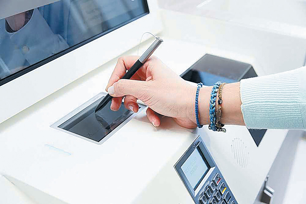 Κατώτατος μισθός: Ο πόλεμος στο Ιράν μπλοκάρει την αύξησή του στα 920 ευρώ