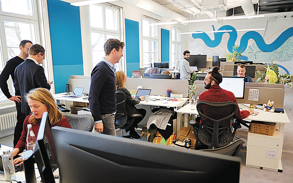 Πειράματα ηγεσίας με ντόμινο αλλαγών στο τιμόνι των εταιρειών