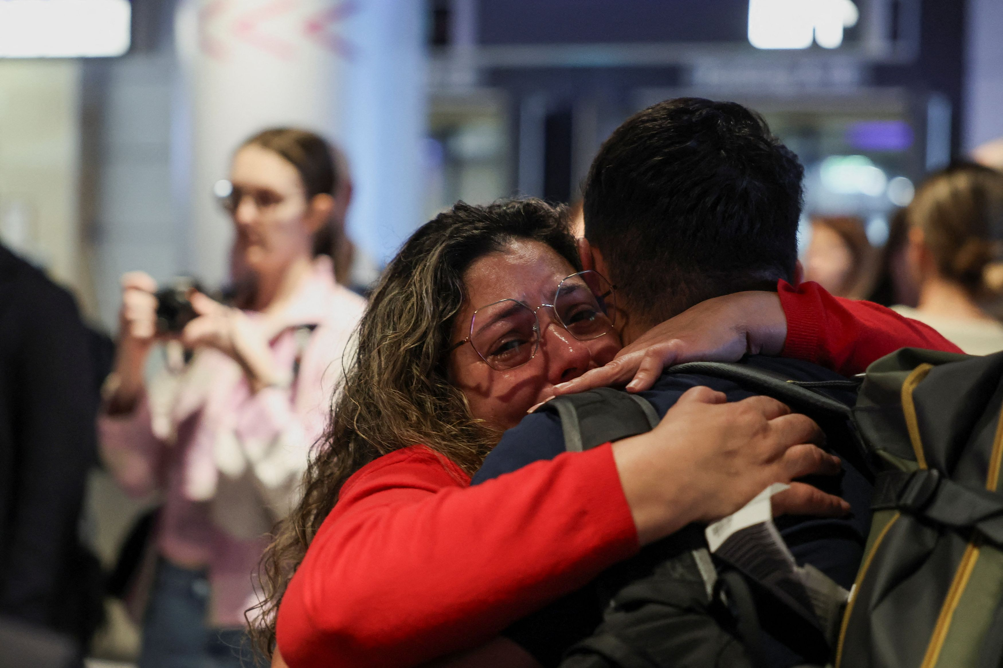 Αλλάζουν τα πάντα στα αεροδρόμια - Τα μπουκαλάκια των 100 ml και η άλλη μεγάλη ανατροπή