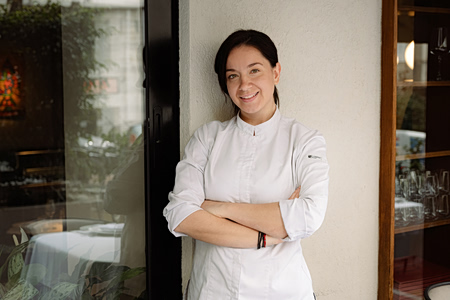 Ημέρα της Γυναίκας - Η Ερασμία Μπαλάσκα μαγειρεύει με πειθαρχία και προσωπικές αξίες