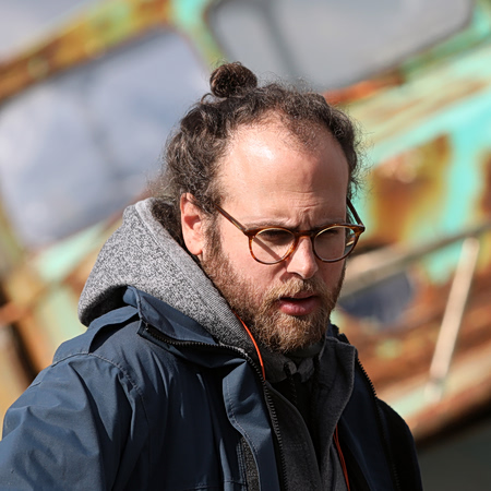 Αριστοτέλης Μαραγκός: «Η θάλασσα κουβαλάει το κάλεσμα του κενού που τρομάζει και γοητεύει»