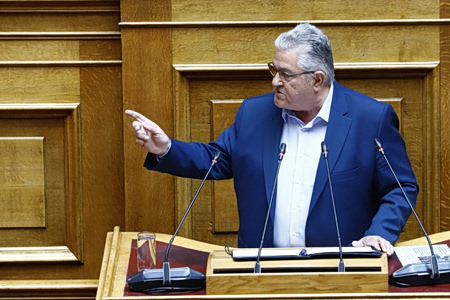 Κάτω από τη βάση