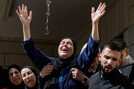 Το Ισραήλ σκοτώνει στην Παλαιστίνη ενώ βομβαρδίζει το Ιράν – Νέο κύμα βίας στη Δυτική Οχθη