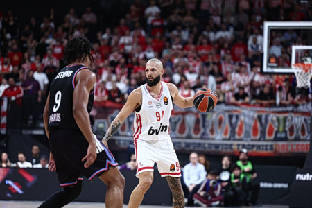 Παρί – Ολυμπιακός 87-104: Εμφατική νίκη με ρεσιτάλ τριπόντων για τους «ερυθρόλευκους»