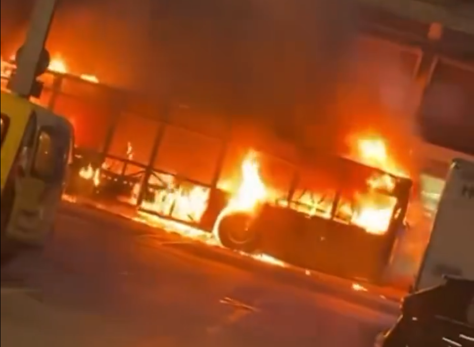 Φωτιά σε λεωφορείο στην Ελβετία – Αναφορές για νεκρούς και τραυματίες