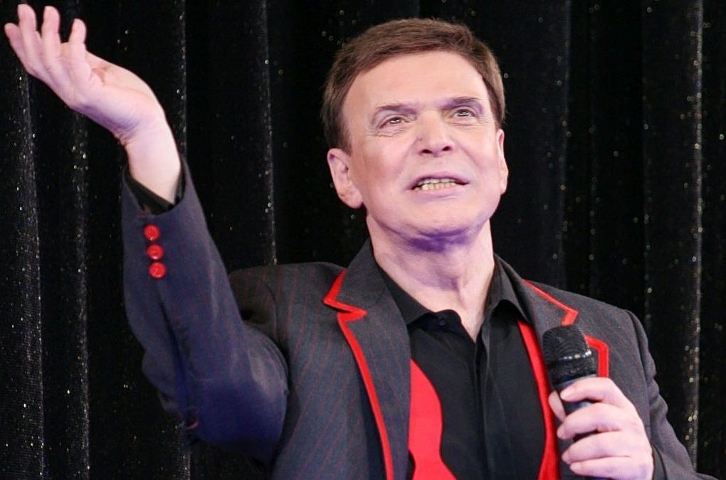 Γιώργος Μαρίνος: Η ιστορία του πρώτου showman της Ελλάδας και του πιο θαρραλέου coming out