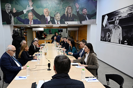 ΠαΣοΚ: Ποιος βάζει εμπόδια στη διεύρυνση – Αιχμές, διχασμός και τι έρχεται