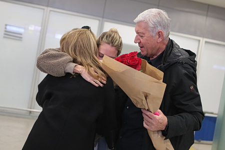 «Μας συνόδευαν μαχητικά τζετ μέχρι τη Σαουδική Αραβία» - Συνεχίζονται οι επαναπατρισμοί