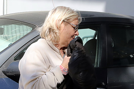 Χρυσή Αυγή: Η Ελένη Ζαρούλια παραδόθηκε στο ΑΤ Πεύκης