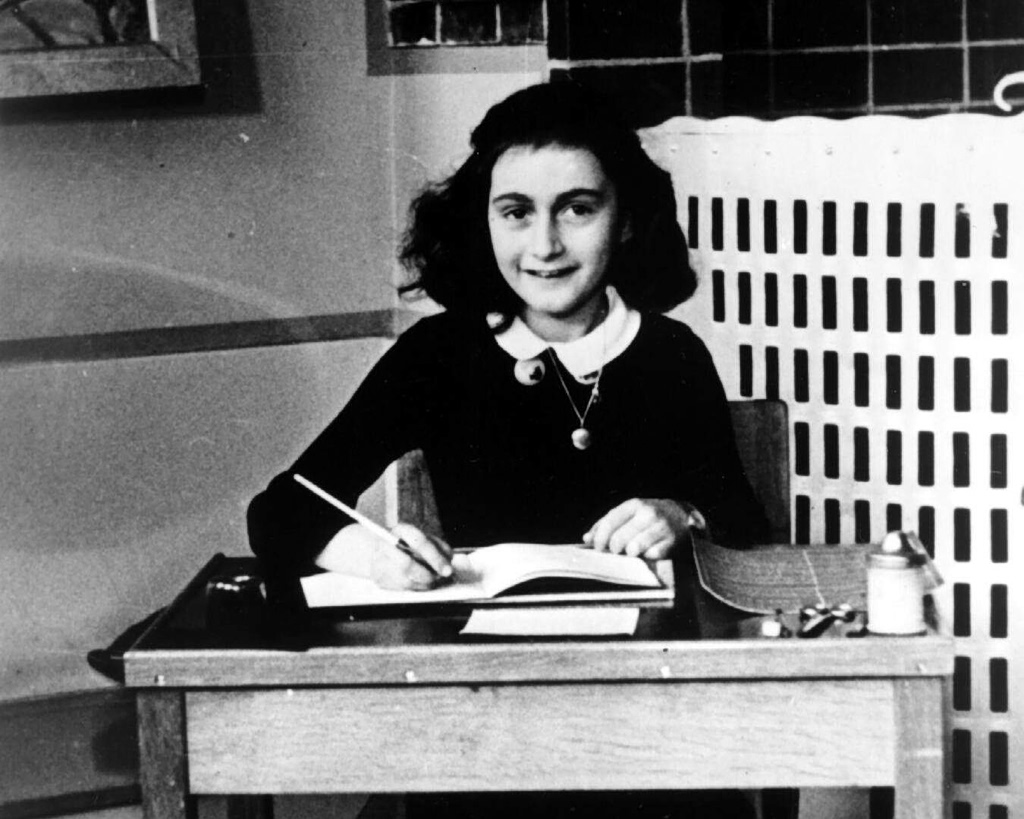 Άννα Φρανκ: Το ημερολόγιο – σύμβολο του Ολοκαυτώματος και οι σελίδες που «λογοκρίθηκαν»