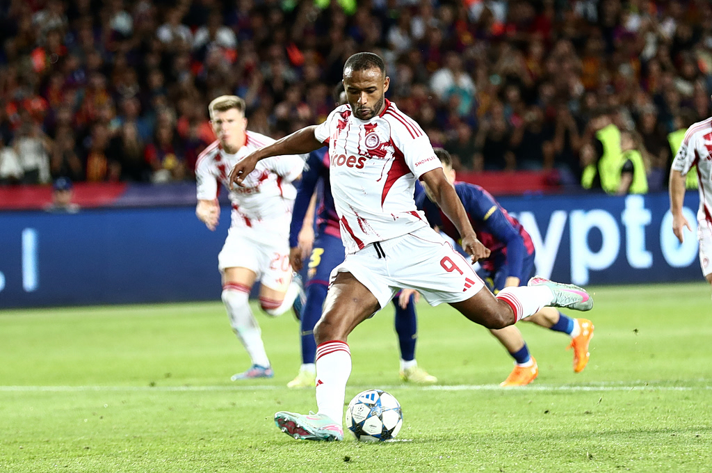 Ανανέωσε με τον Ολυμπιακό ο Ελ Κααμπί – Το βίντεο με τον Βαγγέλη Μαρινάκη