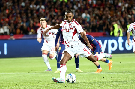 Ανανέωσε με τον Ολυμπιακό ο Ελ Κααμπί – Το βίντεο με τον Βαγγέλη Μαρινάκη