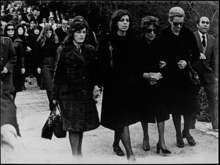 Αριστοτέλης Ωνάσης: Η μεγάλη σύγκρουση Χριστίνας και Τζάκι στην κηδεία του Έλληνα Κροίσου