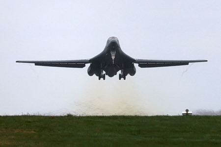 Πόλεμος στο Ιράν: Οχι ακόμα σε συμφωνία, λέει ο Τραμπ – Απειλεί με νέο χτύπημα στο νησί Χαργκ – Συνεχής ενημέρωση