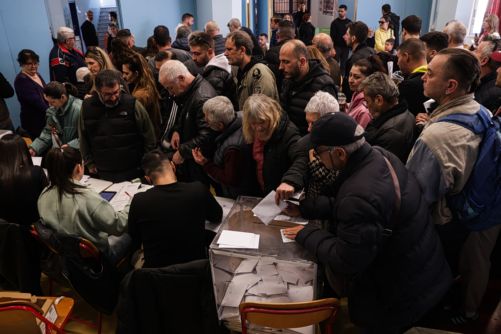 Ρεκόρ συμμετοχής στο ΠαΣοΚ: Ουρές στα εκλογικά τμήματα για την ανάδειξη συνέδρων