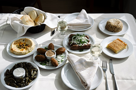 Στο Σύνδεσμο Αιγυπτιωτών Ελλήνων για κόφτα, κουμπέμπα και χουμουσία