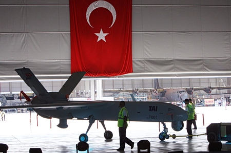 Πώς η Baykar κατακτά την ευρωπαϊκή άμυνα, οι φόβοι της Ελλάδας, ο ρόλος της Ιταλίας