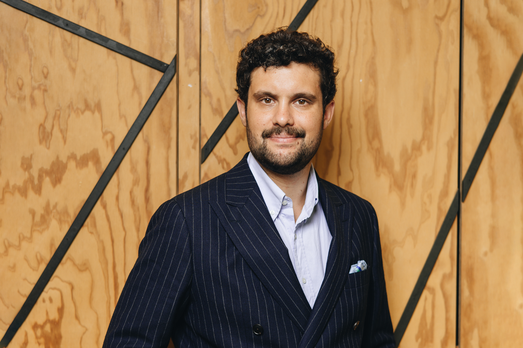 Βαλεντάν Σμιτ: Ο άνθρωπος που θέλει να κάνει τα μουσεία πιο θελκτικά μέσω της τενχητής νοημοσύνης