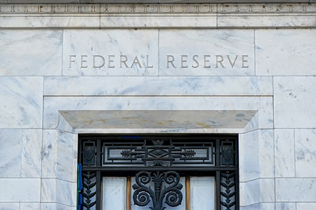 Fed: Καμία αλλαγή στα επιτόκια – Αυξημένος πληθωρισμός στις προβλέψεις