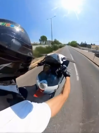 Σούζες και ιλιγγιώδη ταχύτητα σε δρόμους της Αττικής - Το βίντεο που πρόδωσε 23χρονο οδηγό