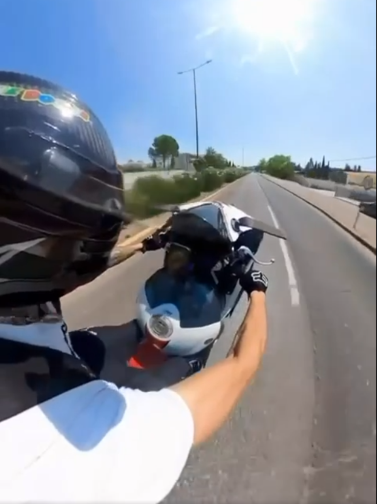 Σούζες και ιλιγγιώδη ταχύτητα σε δρόμους της Αττικής – Το βίντεο που πρόδωσε 23χρονο οδηγό