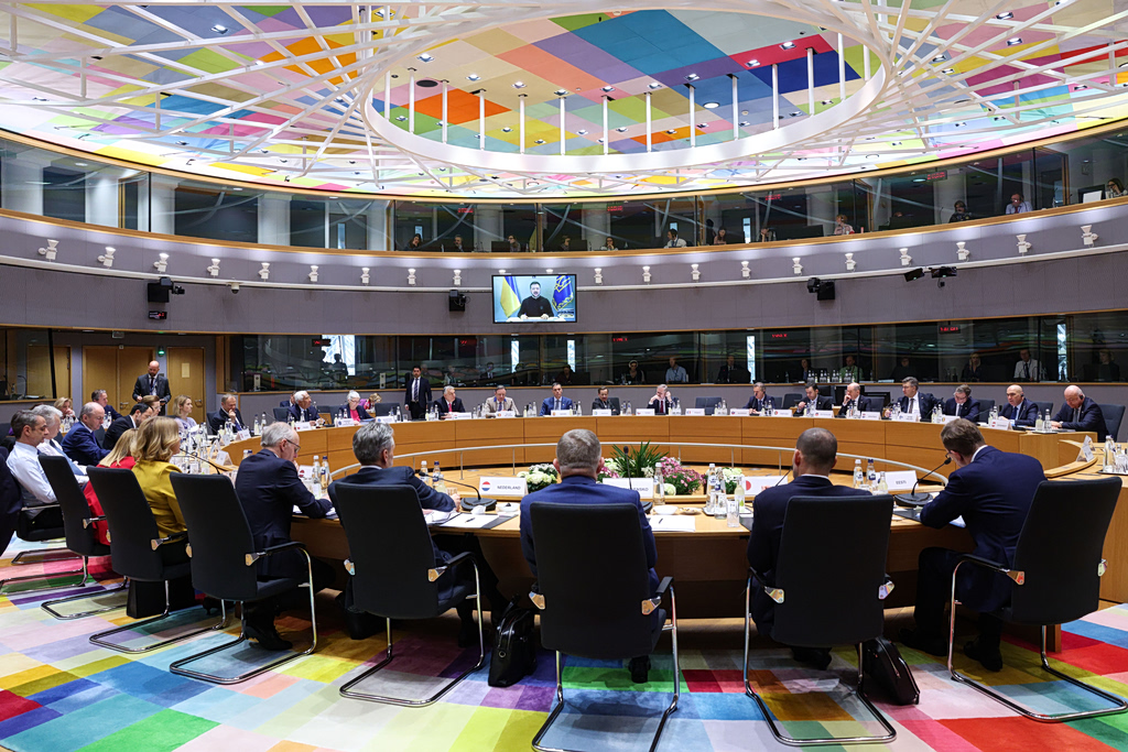 Σύνοδος Κορυφής για το Πετρέλαιο:  Συζητούν μείωση φόρων, η Αθήνα επιδοτεί το ντίζελ