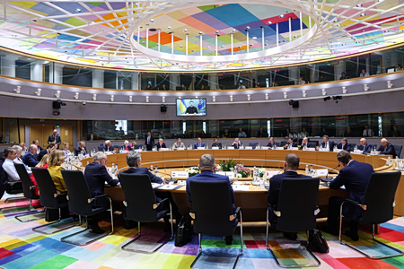 Σύνοδος Κορυφής για το Πετρέλαιο:  Συζητούν μείωση φόρων, η Αθήνα επιδοτεί το ντίζελ