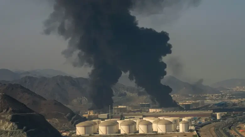 Πετρέλαιο: Νέο άλμα στα 112 δολάρια –  πάνω από 4% λόγω αντιποίνων Ιράν στο Κατάρ