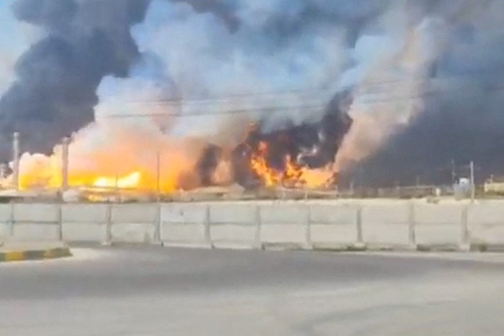 Πόλεμος στο Ιράν: Χάος στη Μέση Ανατολή με χτυπήματα σε ενεργειακές εγκαταστάσεις  – Προειδοποιήσεις Τραμπ στην Τεχεράνη – Συνεχής ενημέρωση