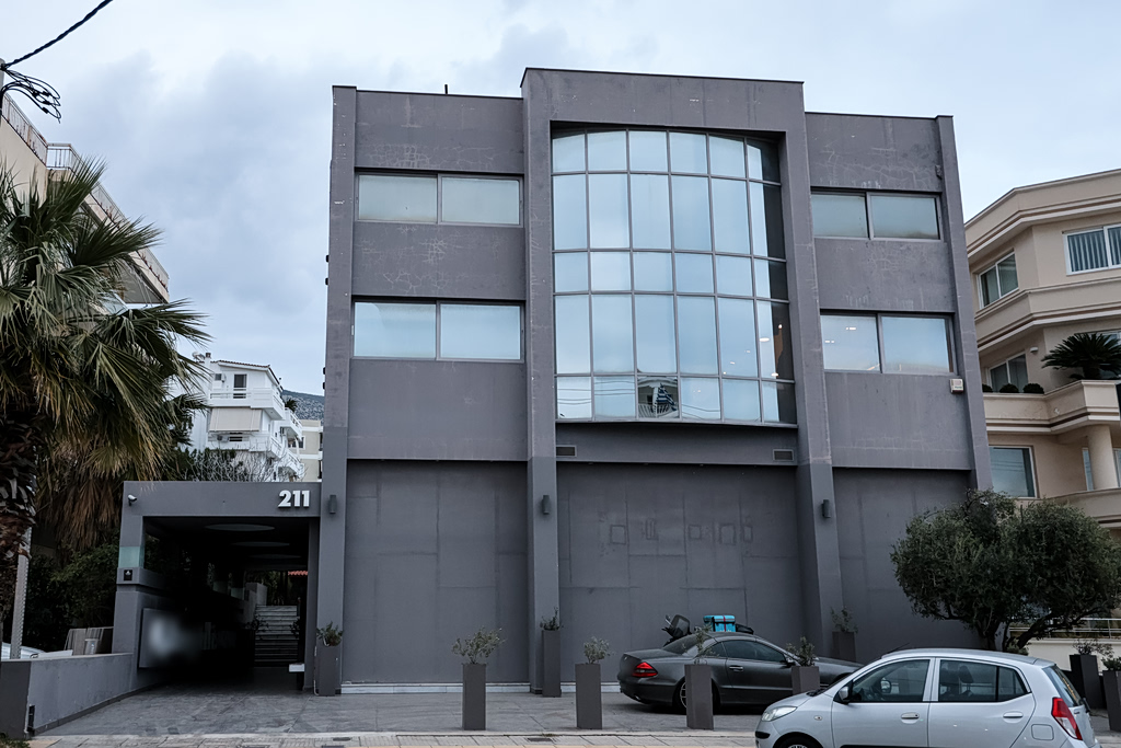 Γκαλερί Τσαγκαράκης: Τι απαντά στις κατηγορίες – Η τοποθέτηση για το Ευαγγέλιο