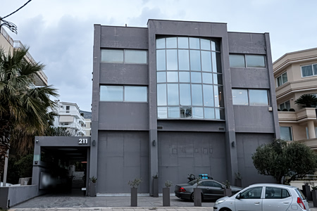 Γκαλερί Τσαγκαράκης: Τι απαντά στις κατηγορίες – Η τοποθέτηση για το Ευαγγέλιο