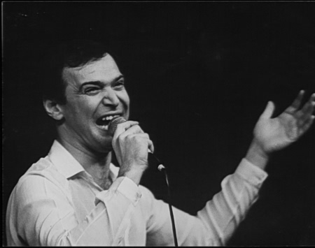 Ο Γιώργος Μαρίνος κι εγώ: Ο Σταμάτης Κραουνάκης μοιράζεται ιστορίες με τον μοναδικό showman