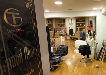 Γιώργος Τσαγκαράκης: Πάνω από 200.000 ευρώ στην γκαλερί – Μυστήριο με το ευαγγέλιο του 1745