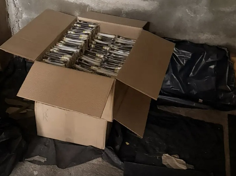 Διακίνησαν σε έναν χρόνο 240.000 λαθραία πακέτα τσιγάρα – Τα δύο σπίτια «καβάτζες» στον Ασπρόπυργο