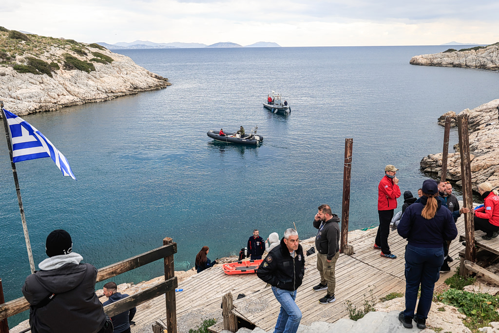Αγωνία στα Λιμανάκια Βουλιαγμένης: Θρίλερ με εγκλωβισμένο δύτη σε υποθαλάσσιο σπήλαιο