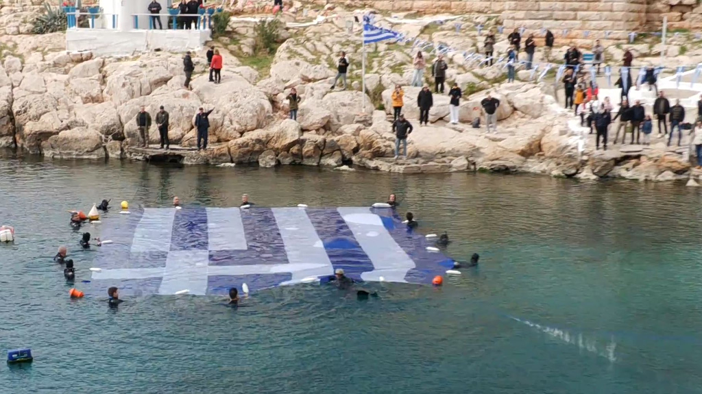 25η Μαρτίου – Δήμος Πειριά : Γαλανόλευκη – γίγας στην Πειραϊκή για την εθνική επέτειο