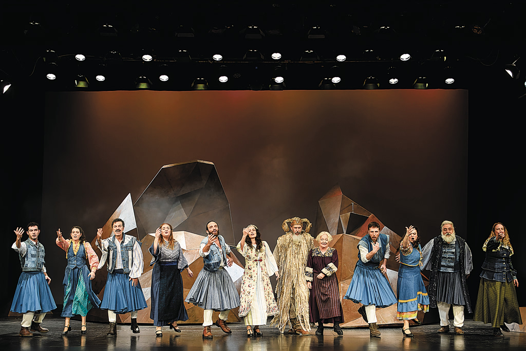 Ερωτας στις βουνοκορφές της παράδοσης – «Γιοι και κόρες» του Γιάννη Καλαβριανού