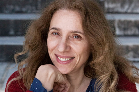 «Είμαστε πλασμένοι από το παρελθόν»: H Ελισάβετ Χρονοπούλου για το «Επί σκοπώ πλουτισμού»