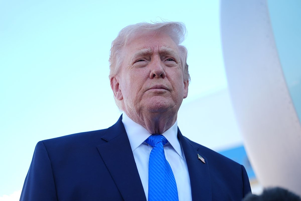 Τραμπ «φρενάρει» την ένταση με το Ιράν – Βουτιά στο πετρέλαιο, άνοδος στις αγορές