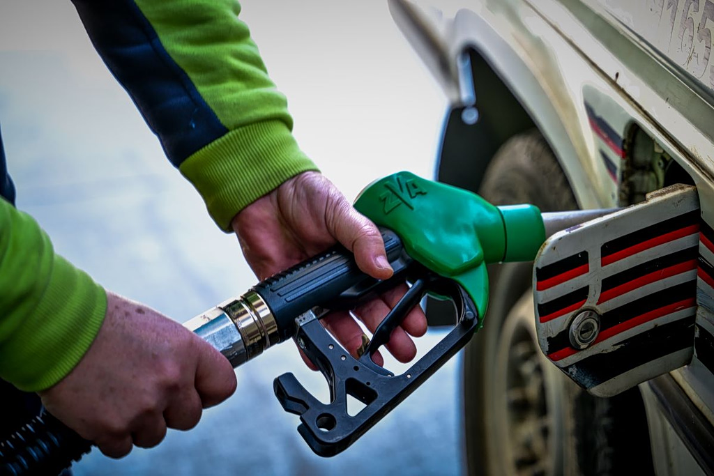 Fuel Pass: Πότε ξεκινούν οι πρώτες πληρωμές – Τα ποσά, οι δικαιούχοι