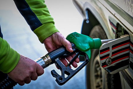 Fuel Pass: Πότε ξεκινούν οι πρώτες πληρωμές – Τα ποσά, οι δικαιούχοι