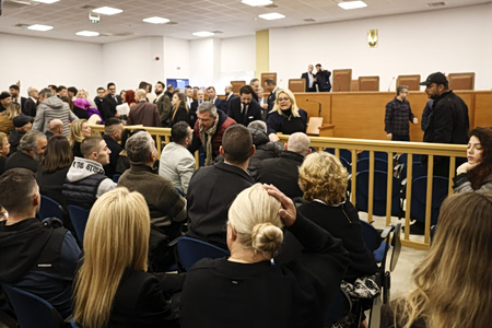 ΣΥΡΙΖΑ για το αλαλούμ στη δίκη των Τεμπών: Λίγη ντροπή, κ. Φλωρίδη