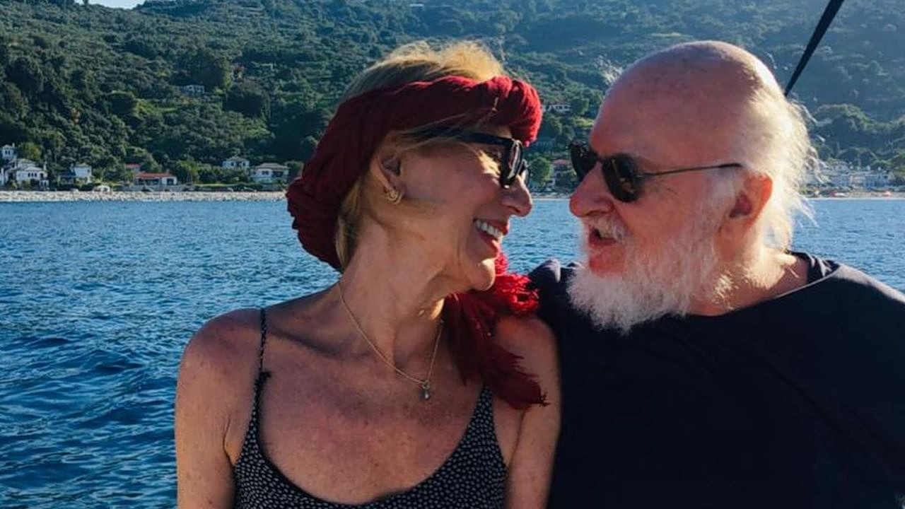 Άσπα Σαββοπούλου: Τα σπάνια στιγμιότυπα με τον Διονύση Σαββόπουλο που συγκινούν