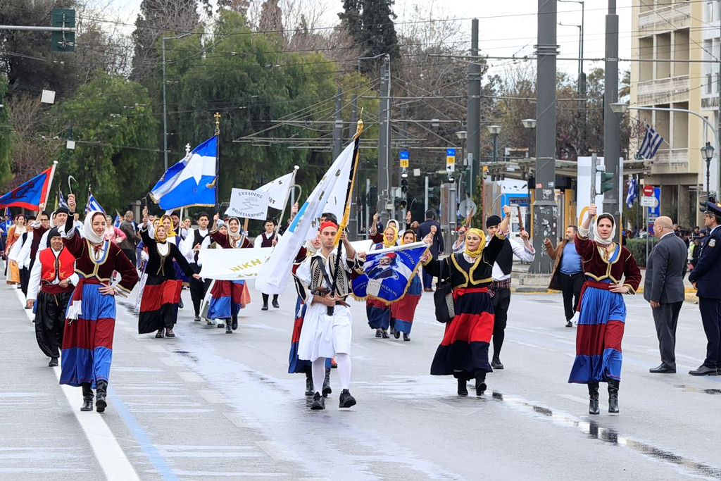 Αθήνα: 11χρονος μαθητής παρέλασε ντυμένος Καποδίστριας και έκλεψε τις εντυπώσεις