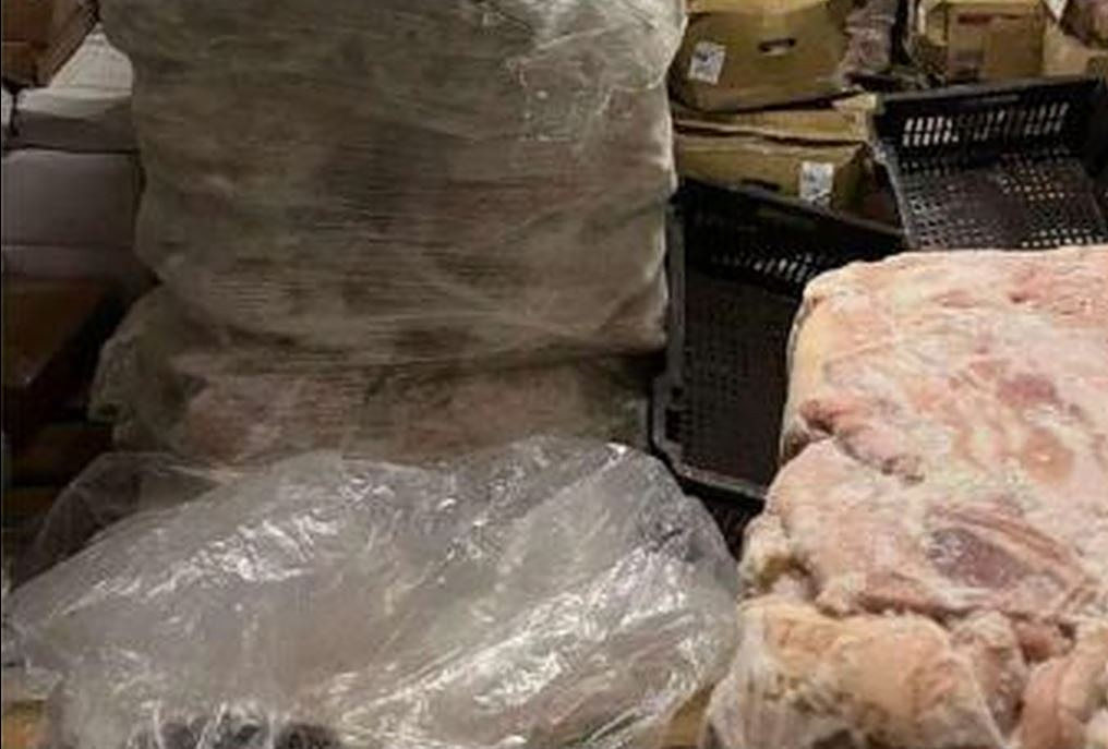 Πειραιάς: Κατάσχεση 3,5 τόνων ακατάλληλων τροφίμων